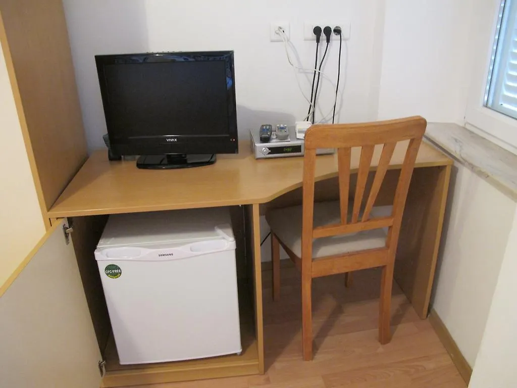 Guest House Amadeus Selce 3*,