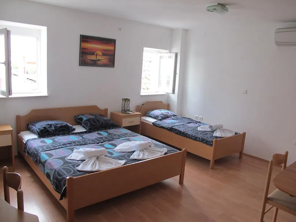 Guest House Amadeus Selce 3*,