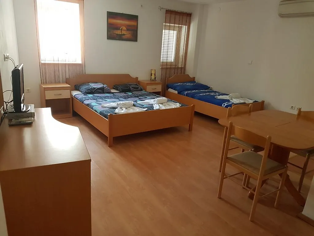 Guest House Amadeus Selce