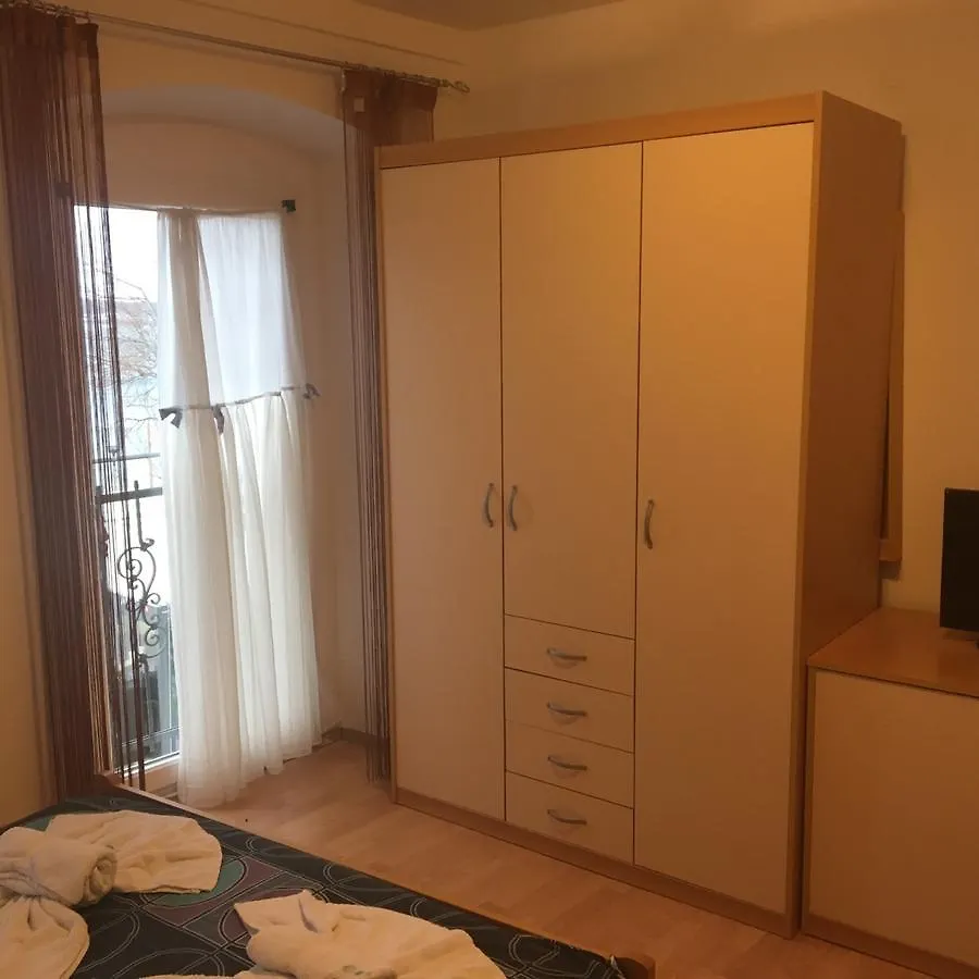 Guest House Amadeus Selce